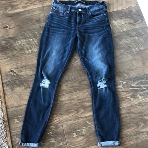 Distressed legging jeans